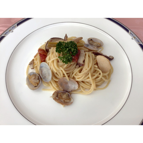 キノコたっぷりパスタ~バジルを添えて~